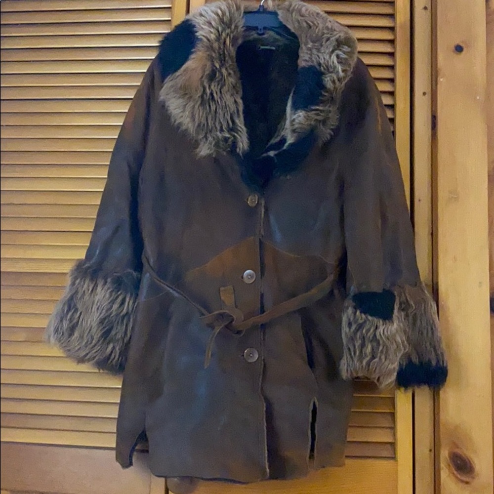 Nice coat  real fur very good condition length 33” pit to pit 21”sleeves 22.5”